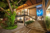 8BR, Private Jungle Villa, Just 5-Minutes to Town