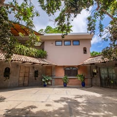 Exquisite 4-Bedroom Villa, 5-Minutes from the Beach