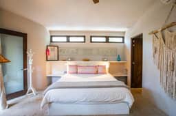 8BR, Private Jungle Villa, Just 5-Minutes to Town - Image 4