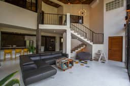 One Of A Kind Beautiful Home 5-minutes From Town - Image 4