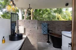 One Of A Kind Beautiful Home 5-minutes From Town - Image 3
