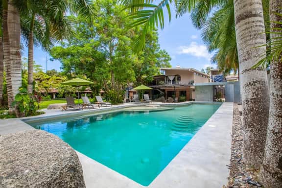 8BR, Private Jungle Villa, Just 5-Minutes to Town - Image 2
