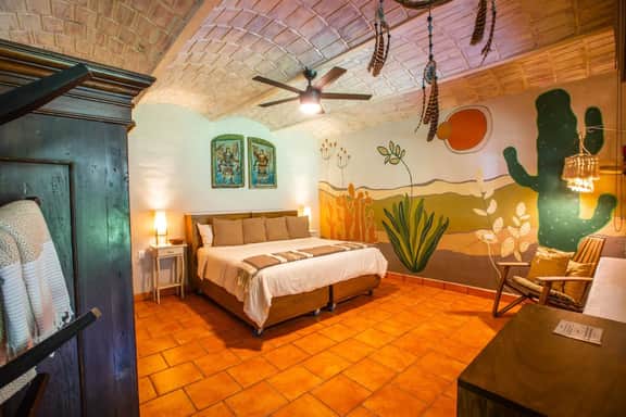 8BR, Private Jungle Villa, Just 5-Minutes to Town - Image 5