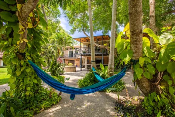 Exquisite 4-Bedroom Villa, 5-Minutes from the Beach - Image 4