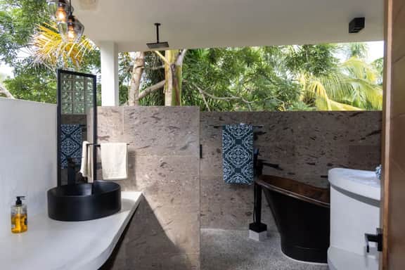 One Of A Kind Beautiful Home 5-minutes From Town - Image 3