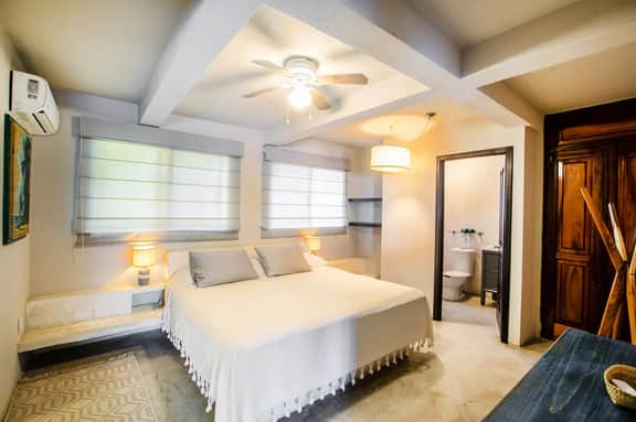 Tocayo Playa, 1bd · Centrally Located, Beachfront Property that sleeps 4 - Image 5