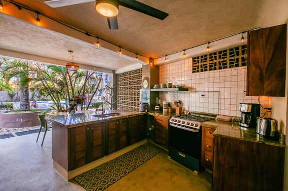 Tocayo Playa, 1bd · Centrally Located, Beachfront Property that sleeps 4 - Image 4