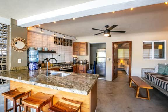 Tocayo Playa, 1bd · Centrally Located, Beachfront Property that sleeps 4 - Image 3