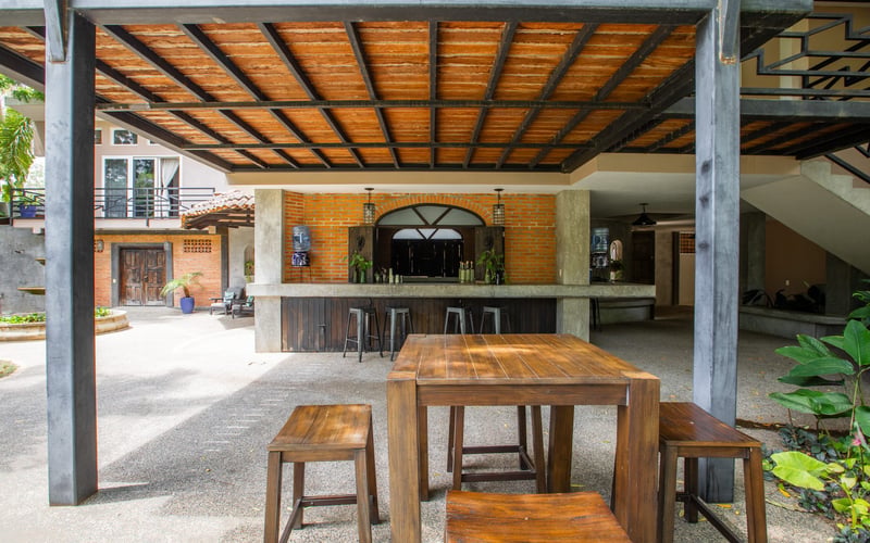 Estate outdoor bar